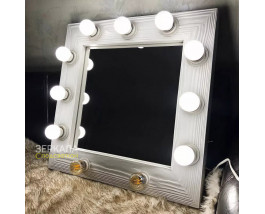 Гримерное зеркало с подсветкой лампочками в раме белый лофт 50х50 см